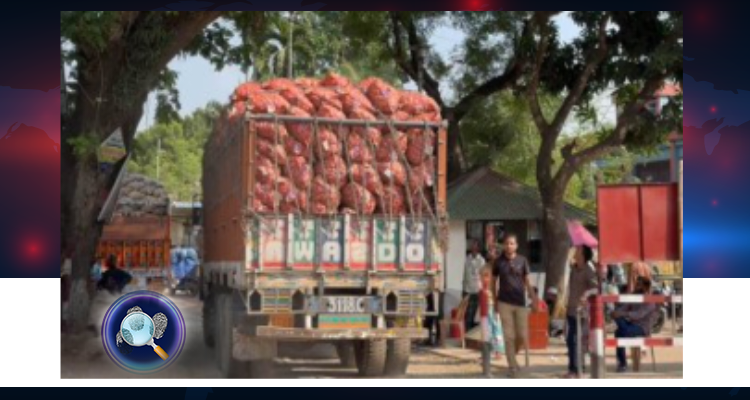 ভারত থেকে ট্রাকভর্তি আলু আসছে 